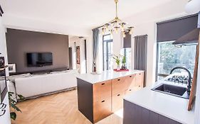 Апартаменты Wehost Left Bank